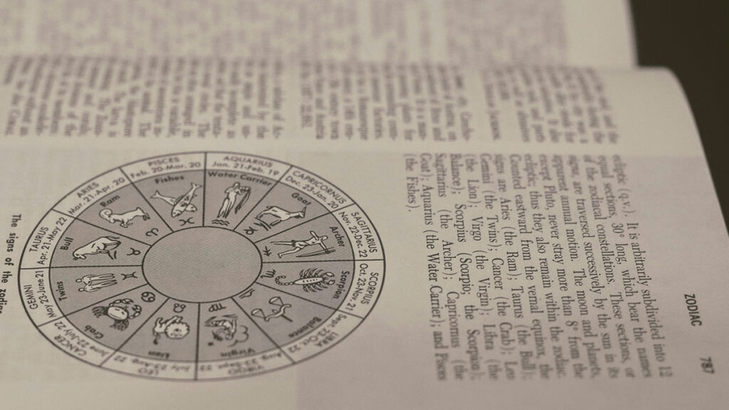 사주 횡재수 시기 – 편재와 정재를 표현한 동양적 재물 기운 이미지