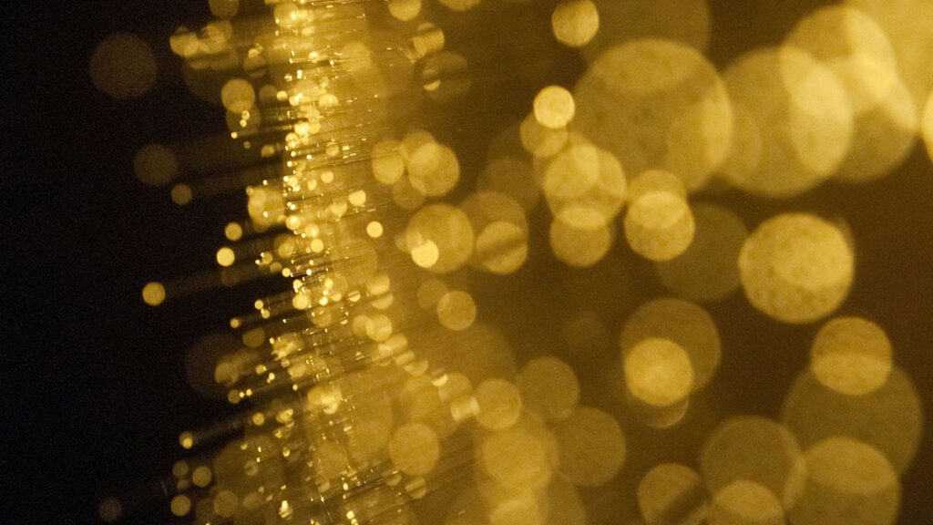 재물운 징조 중 길몽을 표현한 평화롭고 빛나는 꿈의 이미지