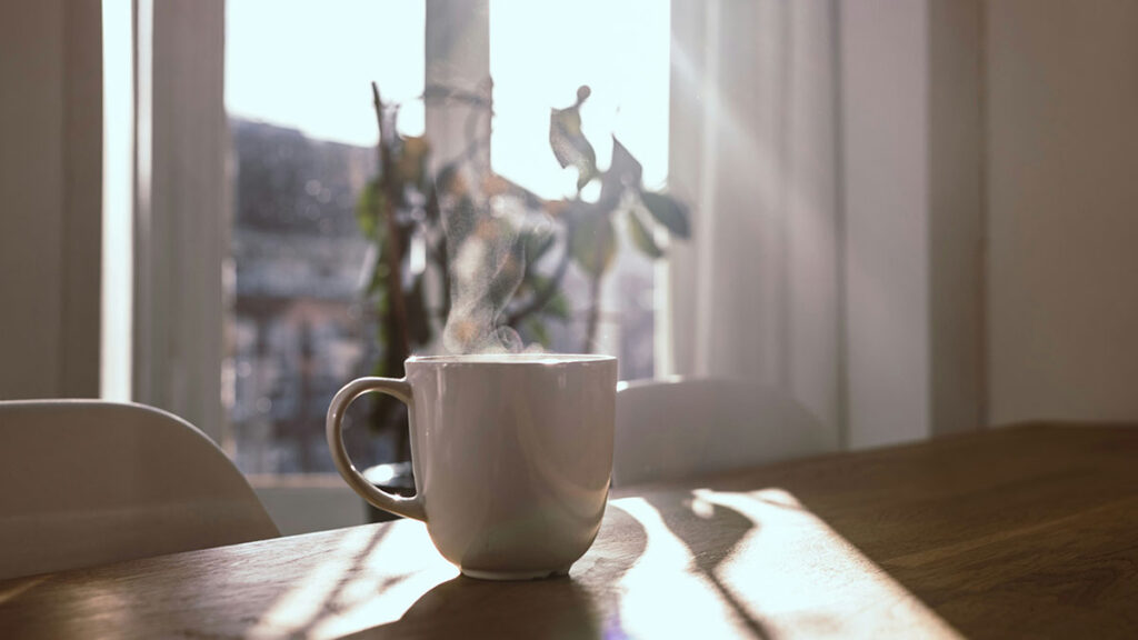 강한 직감과 긍정적 에너지로 가득한 재물운 징조를 표현한 이미지