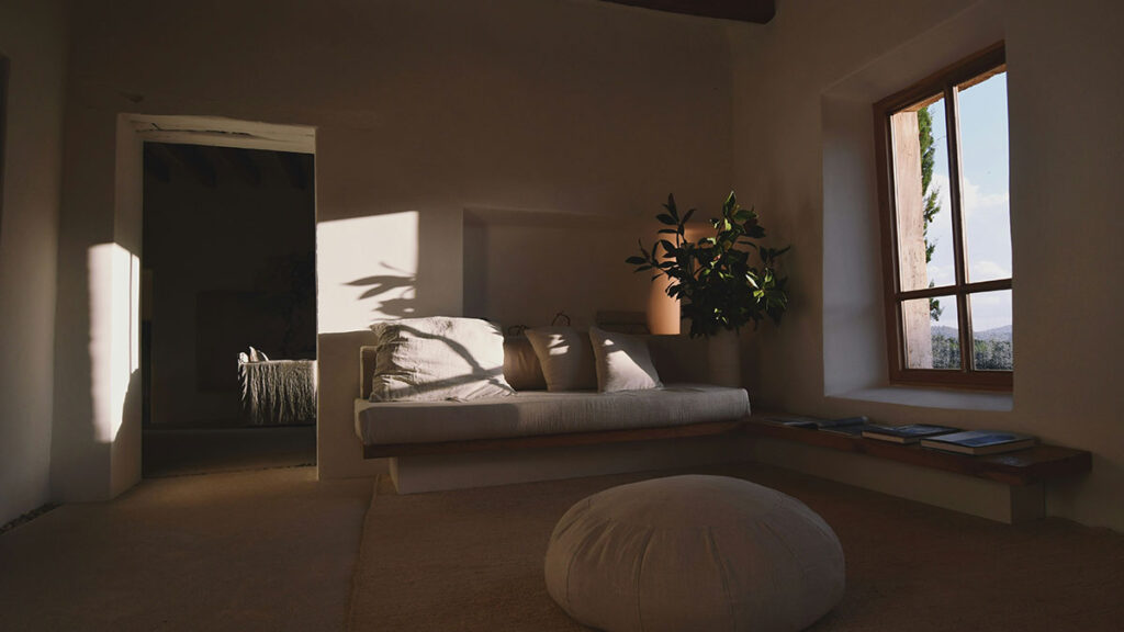 재물운 높이는 습관을 위한 깔끔하게 정돈된 집안 이미지