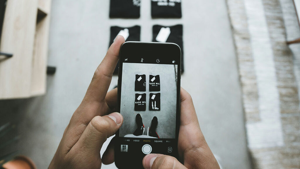 행운을 부르는 습관 – 스마트폰 갤러리 정리로 에너지 순환시키는 이미지